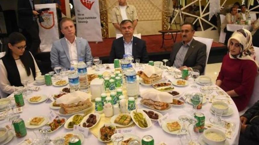 Bakan Yılmaz: Rekt&ouml;r Eşinin Atamasını Doğru Bulmuyorum (2)