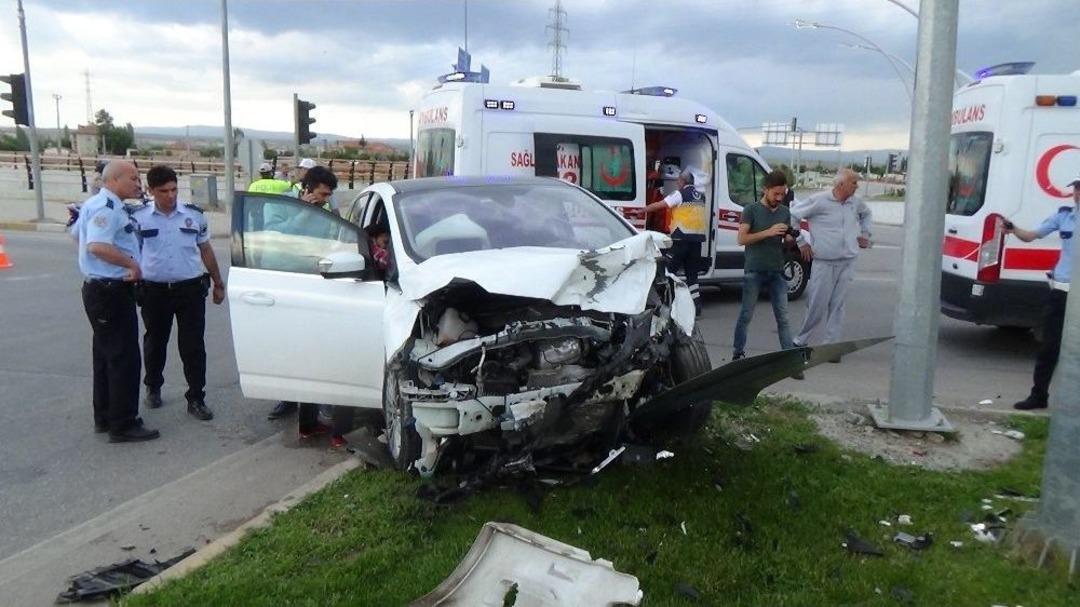 Karaman&rsquo;da Trafik Kazası: 5 Yaralı