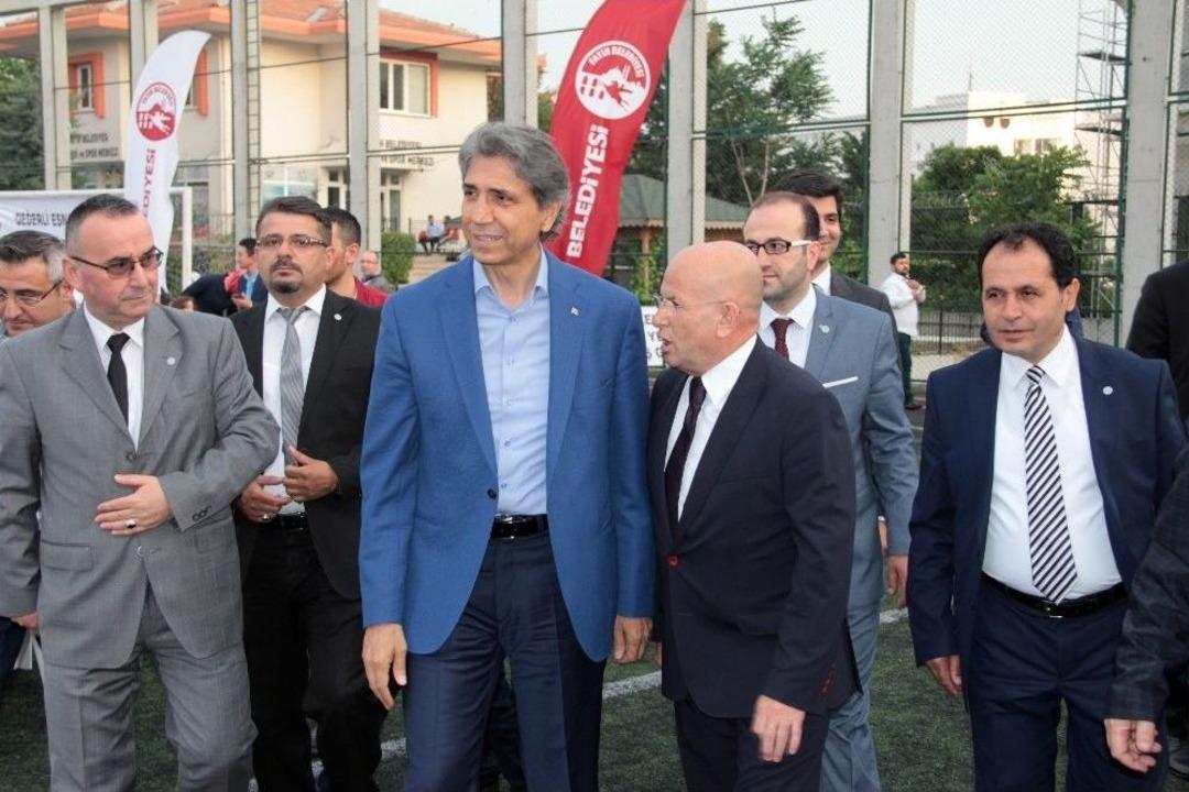 İstanbul&rsquo;daki Berberler Fatih Belediyesi&rsquo;nin İftarında Bir Arya Geldi