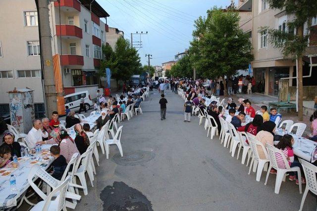 Darıca’da Mahalle İftarları Devam Ediyor