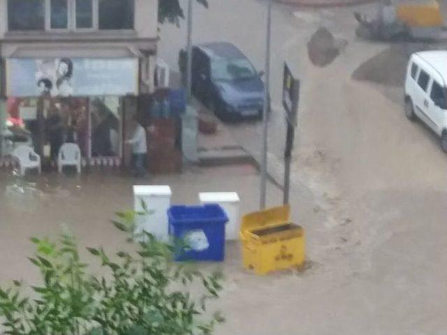 Bilecik’te Sağanak Yağış, Hayatı Felç Etti