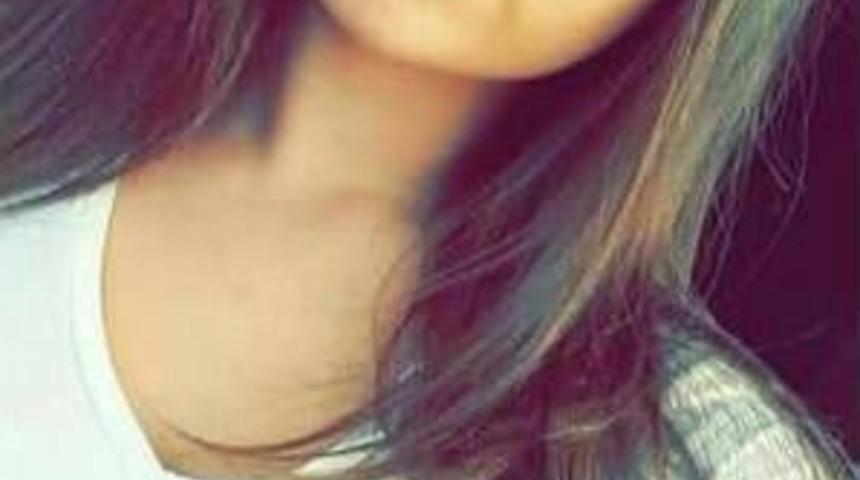 Minib&uuml;s&uuml;n &Ccedil;arptığı İki Gen&ccedil; Kız Metrelerce İleriye Fırladı