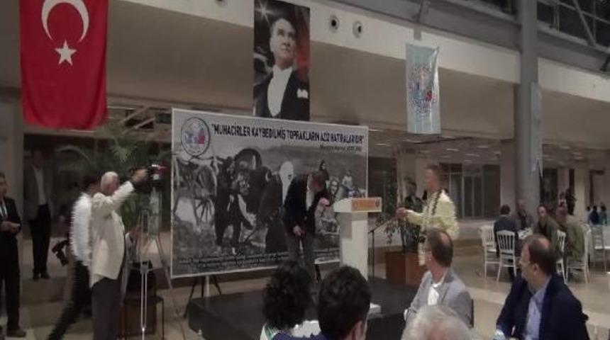 Bakan M&uuml;ezzinoğlu'nun G&ouml;zleri &Ouml;n&uuml;nde K&uuml;rs&uuml;ye Yığıldı