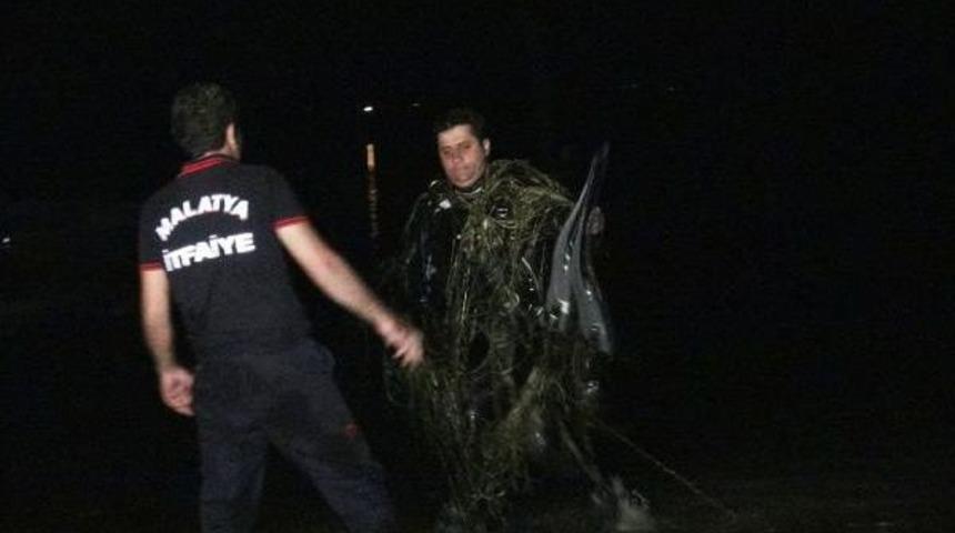 İntihar Eden Kadını Kurtarmaya &Ccedil;alışırken Canından Oldu