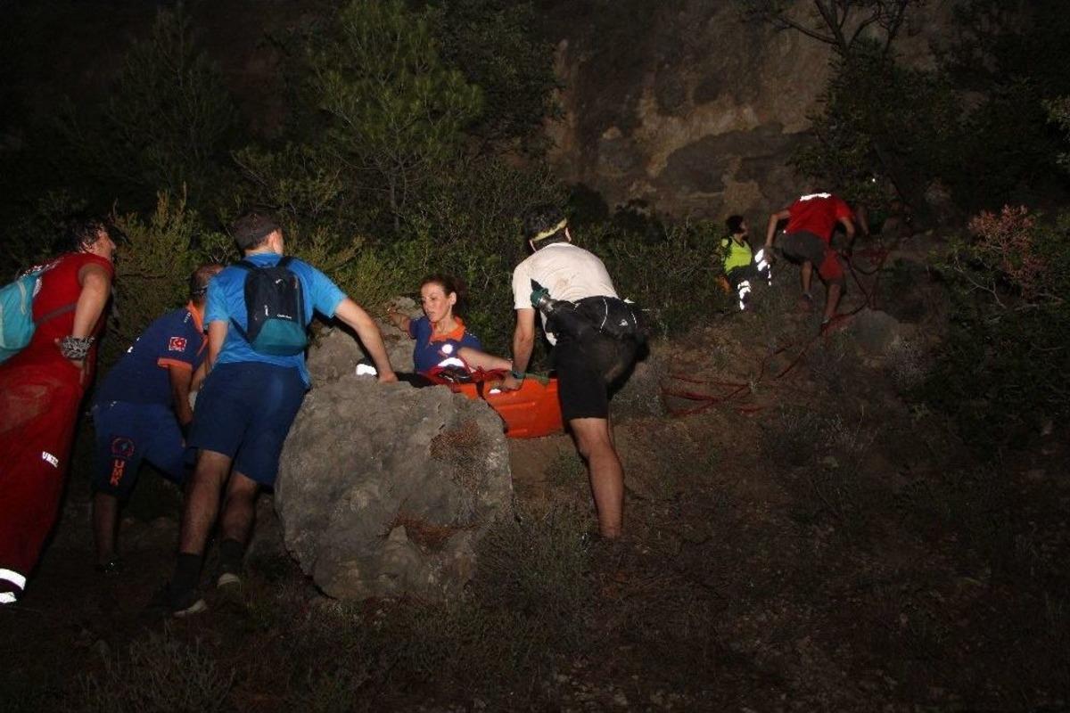 Kayalıklara D&uuml;şen Tatilciyi Umke 8 Saatte Kurtardı