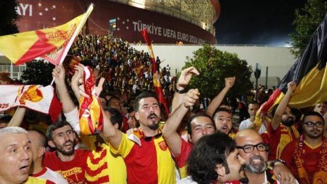 Göztepe’Nin Süper Lig Sevinci Stat Dışına Taştı