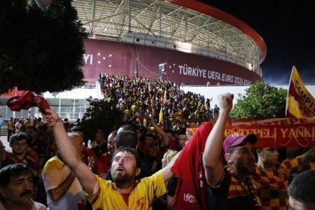 Göztepe’Nin Süper Lig Sevinci Stat Dışına Taştı