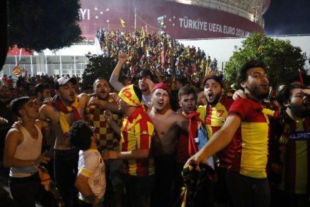 Göztepe’Nin Süper Lig Sevinci Stat Dışına Taştı