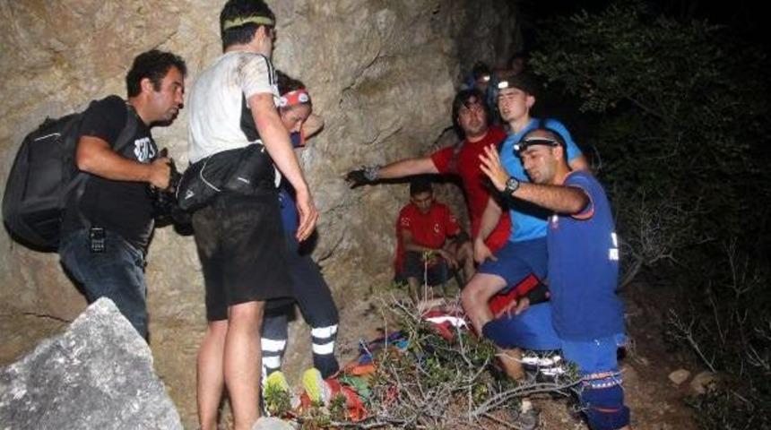 Kayalıklardan D&uuml;şen &Uuml;niversite &Ouml;ğrencisi 8 Saat Sonra Kurtarıldı&nbsp;