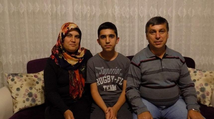 Sherlock Holmes Okuyarak T&uuml;rkiye Birincisi Oldu