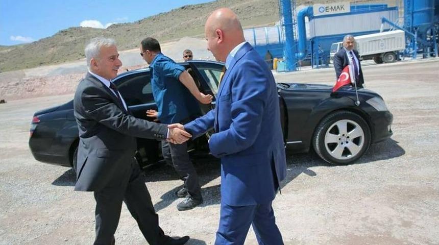 Başkan &Ccedil;olakbayrakdar, Vali Kam&ccedil;ı Ve Başkan &Ccedil;elik&rsquo;e Asfalt Plentini Tanıttı