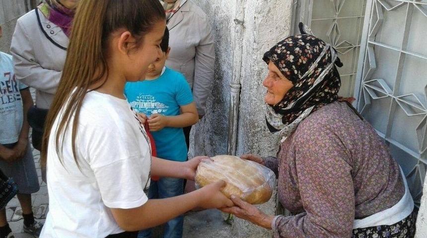 Belediyeden &Uuml;cretsiz Ramazan Pidesi