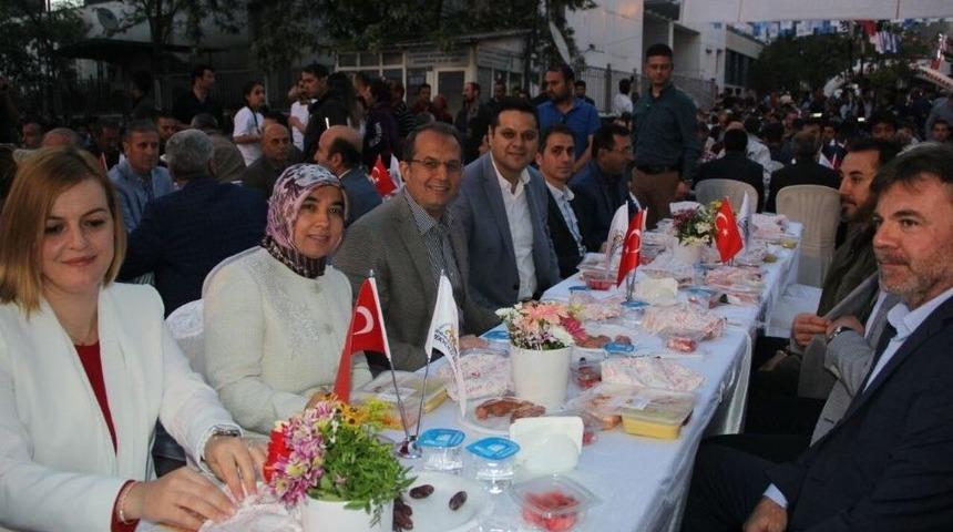 Vali Taşyapan Binlerle İftar A&ccedil;tı