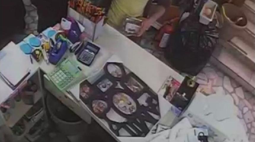 (&ouml;zel Haber)sadaka Kutusu Hırsızlığı Kamerada