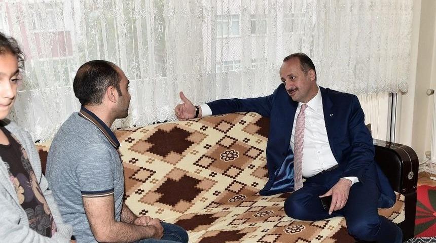 Başkan Akg&uuml;l&rsquo;&uuml;n S&uuml;rpriz İftar Ziyaretleri S&uuml;r&uuml;yor