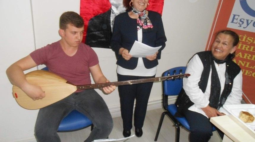 Şairler Ve Ozanlar Oru&ccedil;larını Kahramanlık T&uuml;rk&uuml;leri Eşliğinde A&ccedil;tı