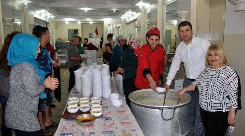 Nazilli&rsquo;de Berber Ve Kuaf&ouml;rler Aileleriyle Birlikte İftar Yaptı