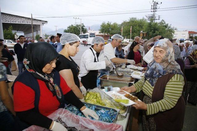 Döşemealtı Belediyesi’nden Mahallelere İftar Sofraları