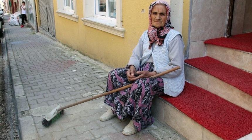 T&uuml;rkiye&rsquo;de 3 Milyon 100 Bin, Giresun&rsquo;da İse 33 Bin 400 Kişi Yalnız Yaşıyor