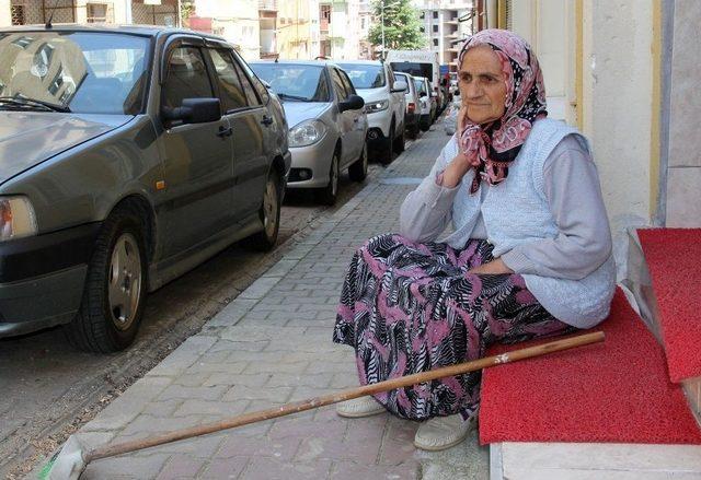 Türkiye’de 3 Milyon 100 Bin, Giresun’da İse 33 Bin 400 Kişi Yalnız Yaşıyor