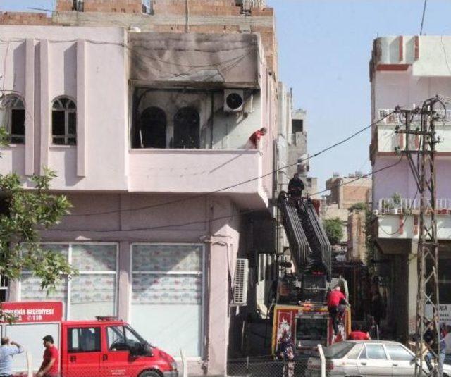 Evdeki Yangında Engelli Nermin &Ouml;ld&uuml;, 2 Kardeşi Zehirlendi 2
