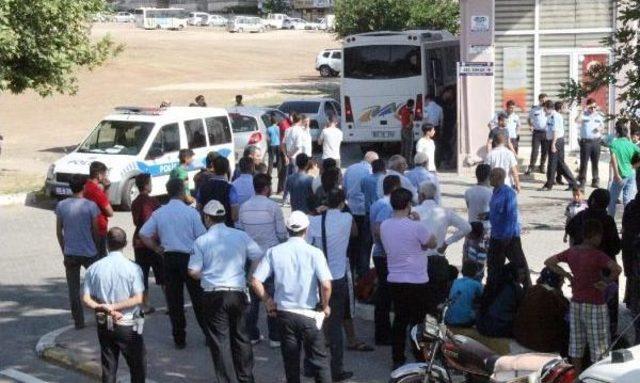 Evdeki Yangında Engelli Nermin &Ouml;ld&uuml;, 2 Kardeşi Zehirlendi 3