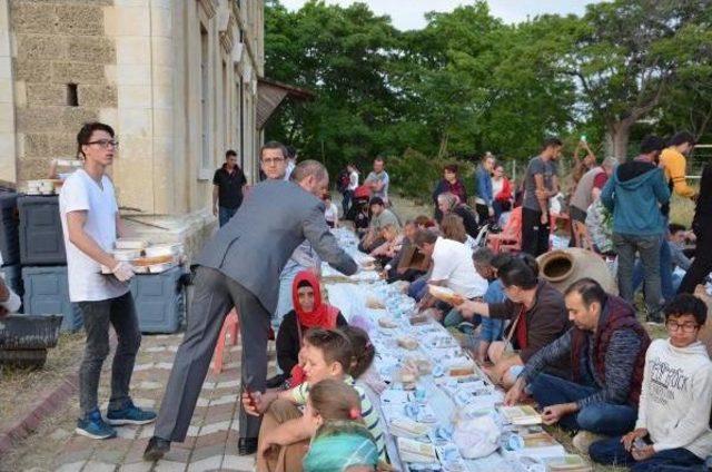 Gelibolu Mevlevihanesi nde Iftar 2