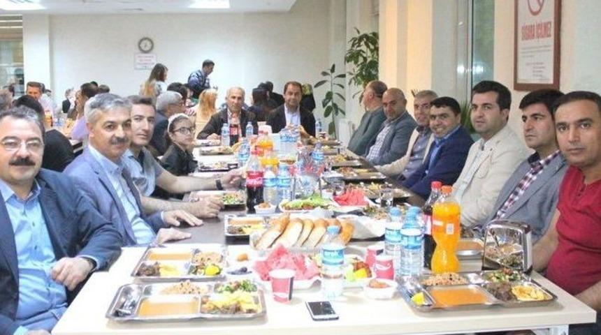 Eğitim &Ccedil;alışanları İftar Yemeğinde Buluştu