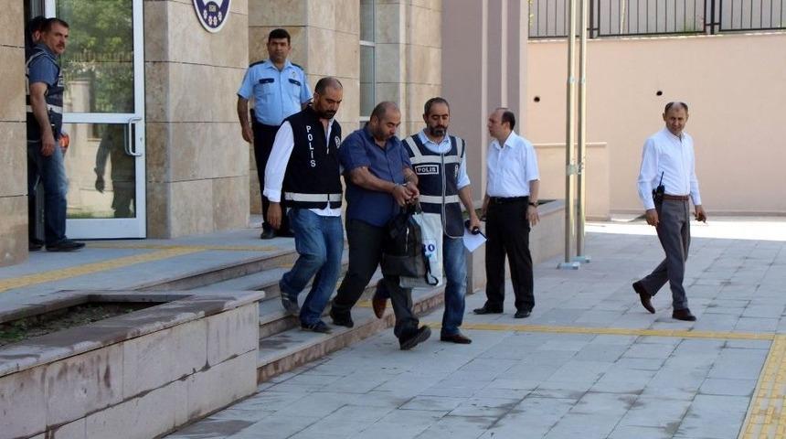 Babasını Bile Dolandırdı