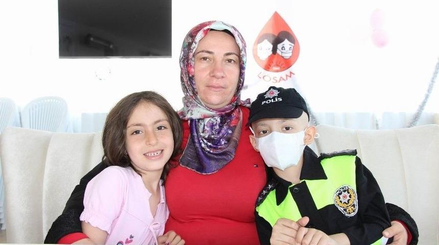 L&ouml;semili Oğlunun Tedavisi İ&ccedil;in Evsiz Bir Hayat S&uuml;r&uuml;yorlar