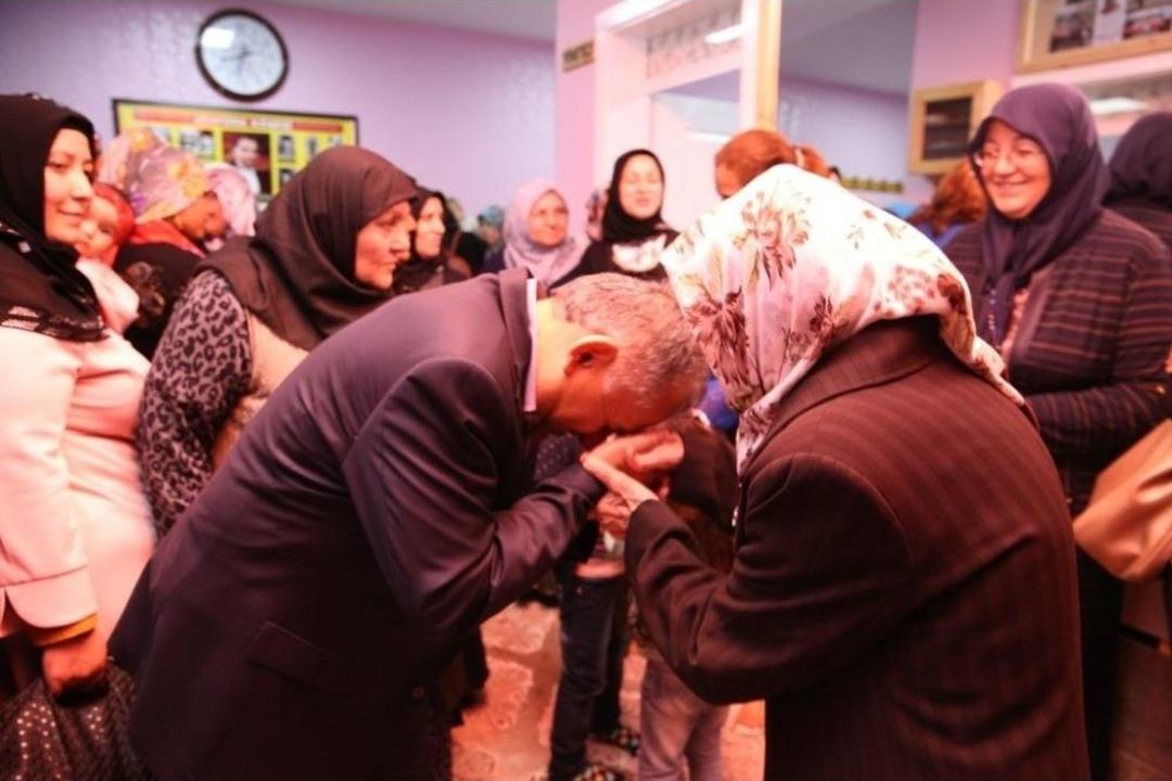 Başkan Memduh B&uuml;y&uuml;kkılı&ccedil;, Şehit Ailesi İle İftar Sofrasında