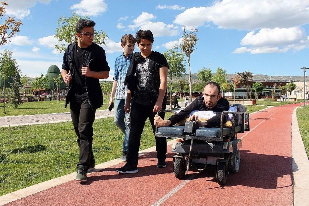 4 Yıl Evden &Ccedil;ıkamayınca, Kendi Projesiyle &Ouml;zg&uuml;rl&uuml;ğ&uuml;ne Kavuştu