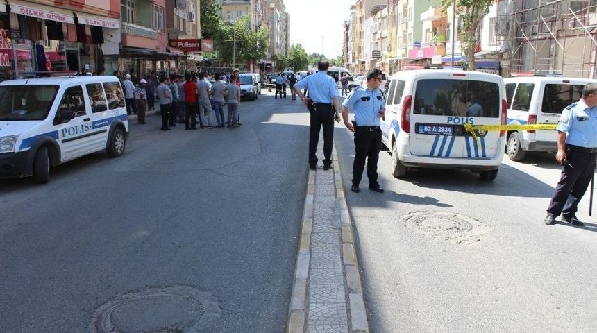 Maddi Hasarlı Kaza Sonrası Silahına Sarıldı