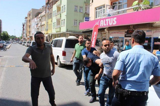 Maddi Hasarlı Kaza Sonrası Silahına Sarıldı 3