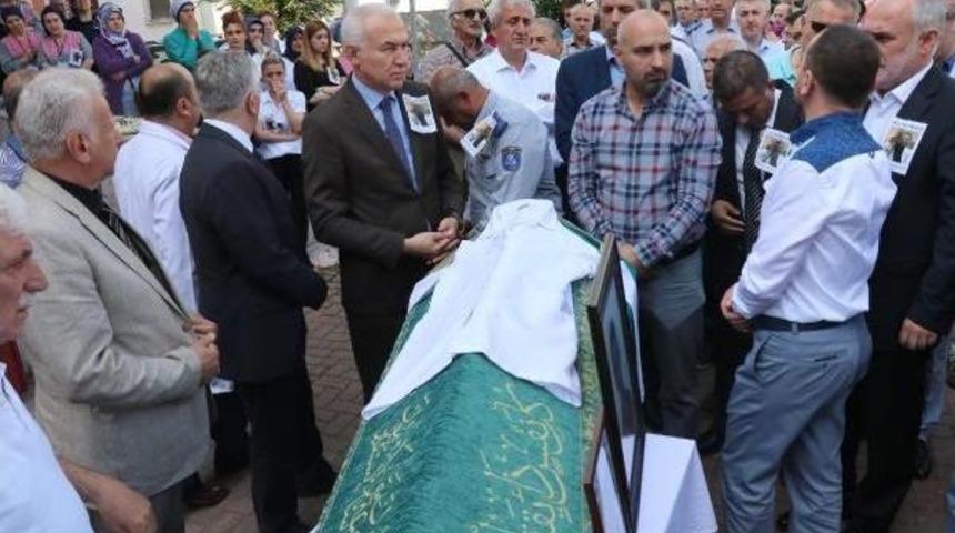 Beyin T&uuml;m&ouml;r&uuml;ne Yenilen &Ccedil;ocuk Doktoruna G&ouml;z&uuml; Yaşlı Veda