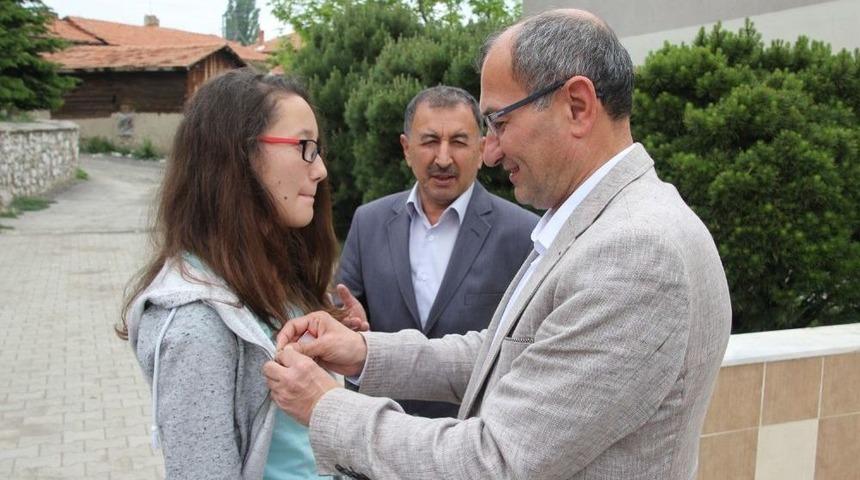 Başkan Ert&uuml;rk&rsquo;ten Teog Birincisine &Ouml;d&uuml;l