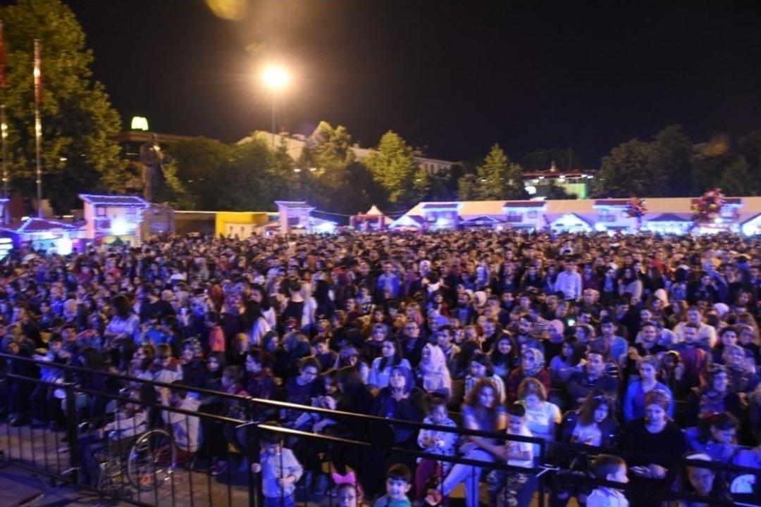 Ramazan Sokağında Yusuf G&uuml;ney Coşkusu