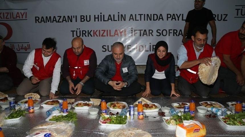 Kızılay Genel Başkanı Halep D&uuml;zce Kampında