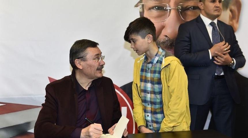 Başkan G&ouml;k&ccedil;ek&rsquo;in İftar Programları Devam Ediyor