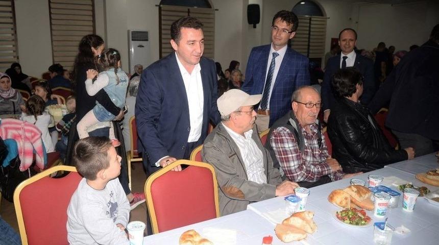 Mahalle Sakinleri Eski Ramazanları Yaşatmaya Devam Ediyor