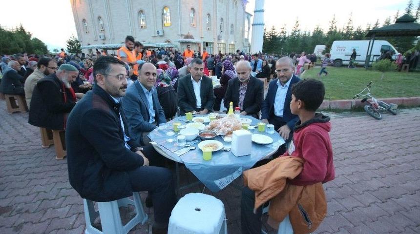 Beyşehir Belediyesinden Mahalle Sakinlerine İftar Yemeği