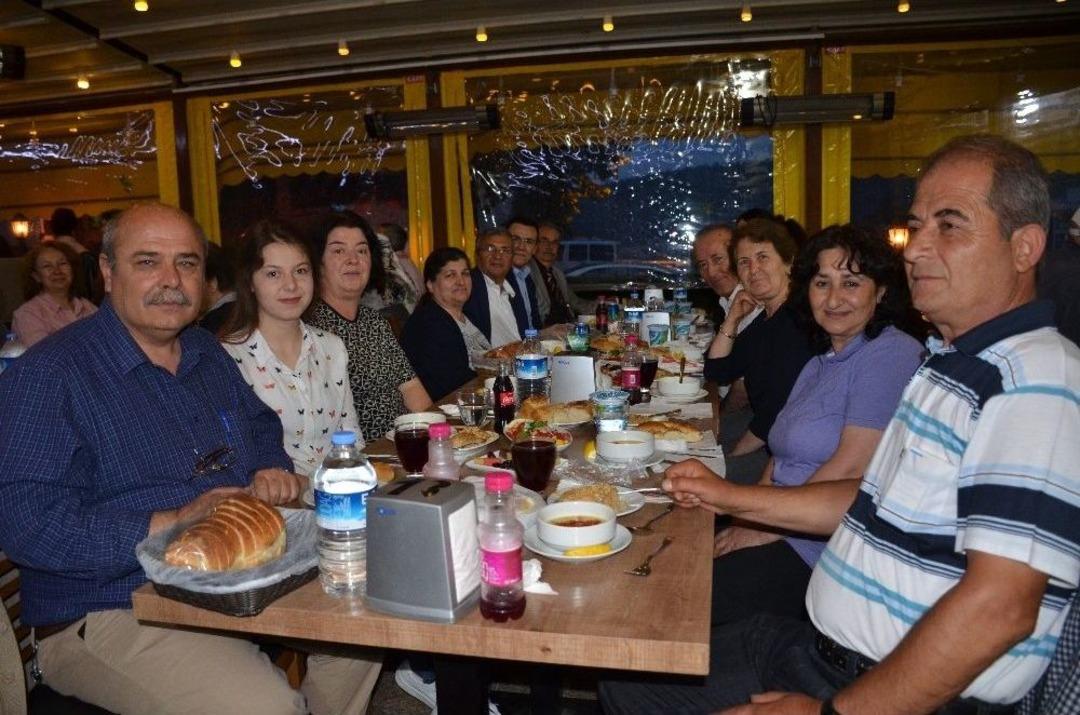 Chp&rsquo;li Kadınlardan İftar Yemeği