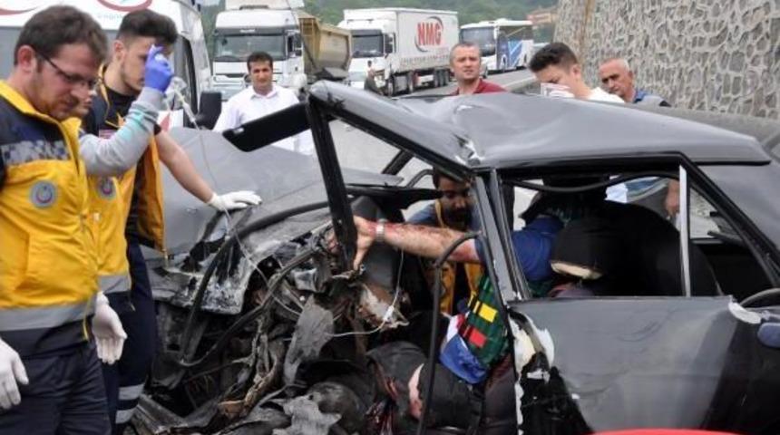 Zonguldak'ta 2 Otomobil &Ccedil;arpıştı: 3 Yaralı