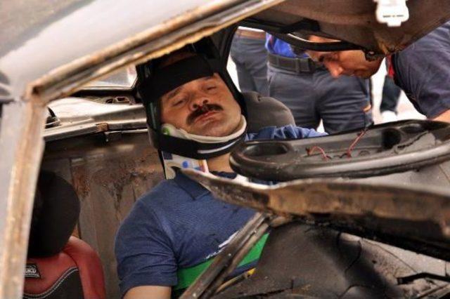 Zonguldak ta 2 Otomobil &Ccedil;arpıştı: 3 Yaralı 2