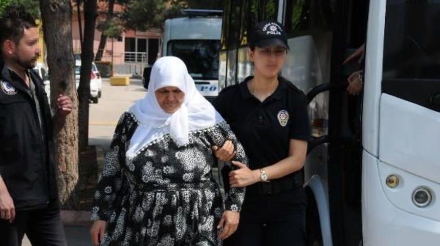 Adana'da Pkk Yandaşları Adliyeye &Ccedil;ıkartıldı