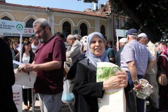 Çevre Günü'nde Dağıtılan Çantalar Kapışıldı