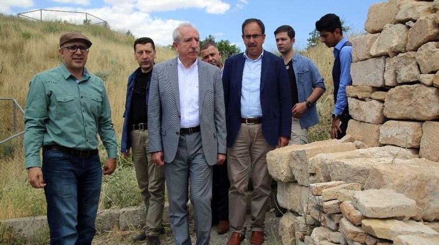 Miroğlu, Mardin Kalesi&rsquo;nde İncelemelerde Bulundu