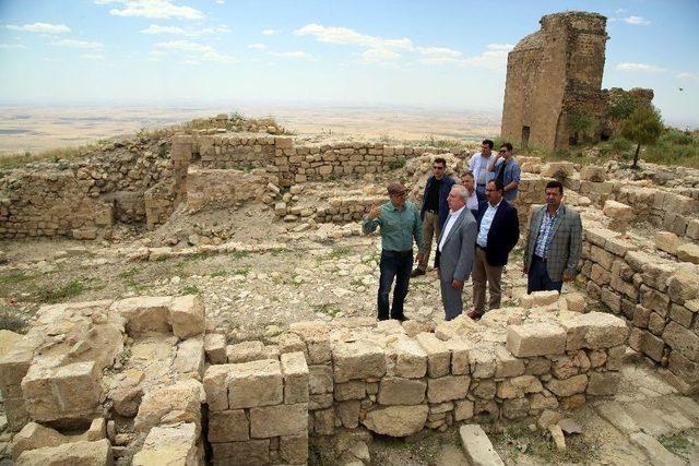 Miroğlu, Mardin Kalesi’nde İncelemelerde Bulundu