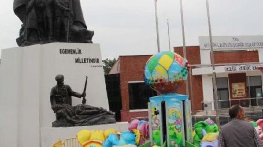 Oyuncaklar Arasında &Ccedil;elenk Sundular