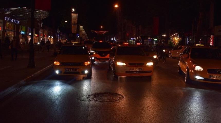 Malatya&rsquo;da Taksiciler Ter&ouml;r&uuml; Protesto Etti